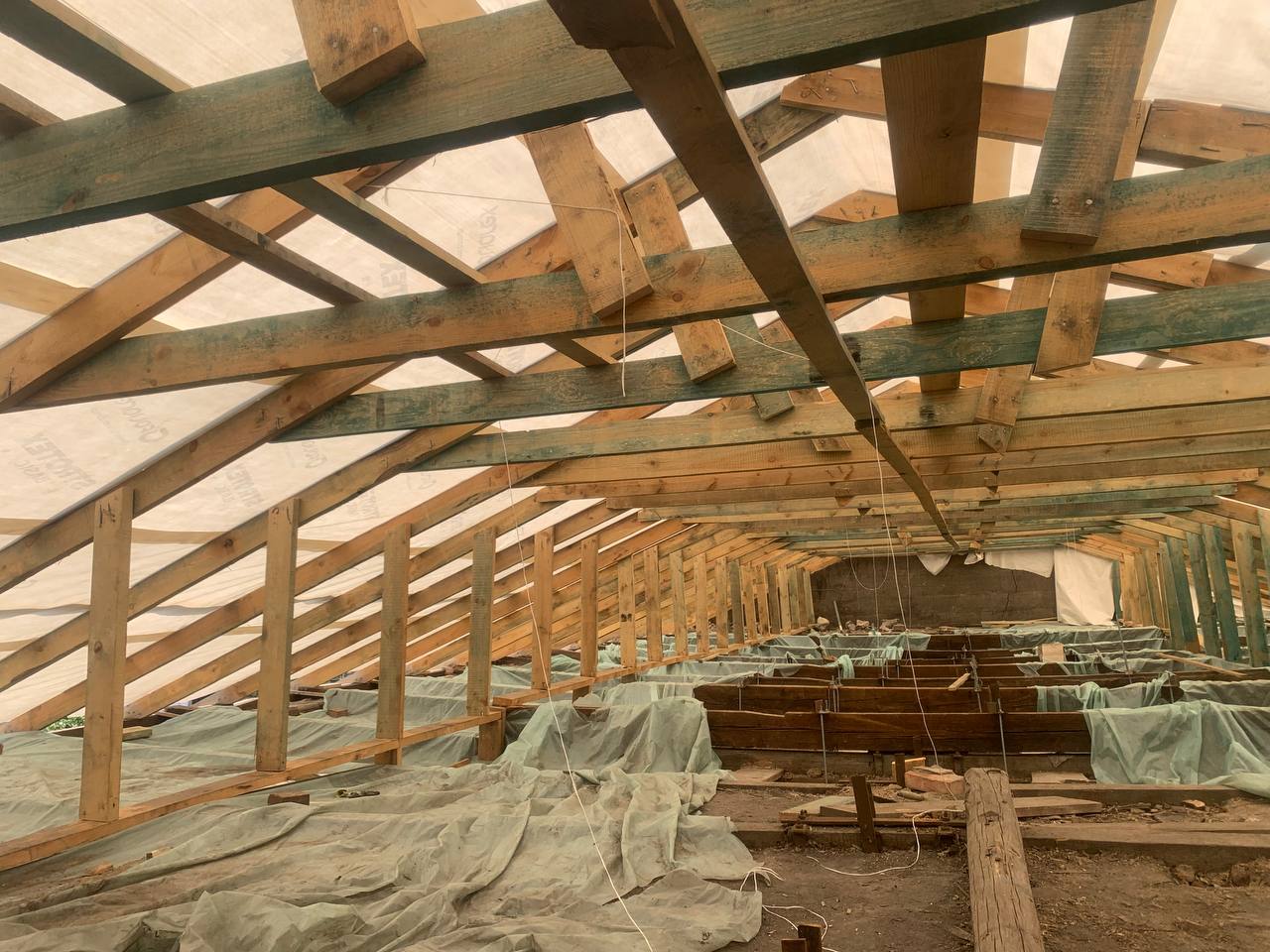 Жесткая кровля дом крупно