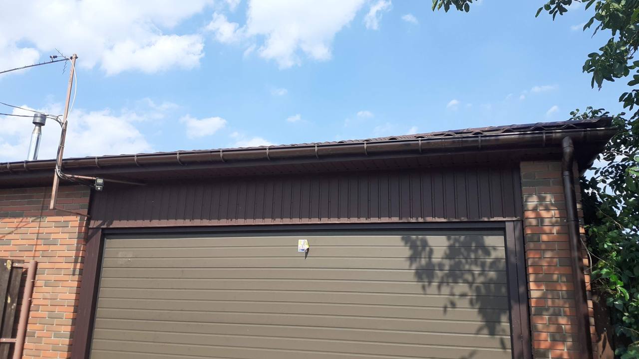 Водосточная система на гараже